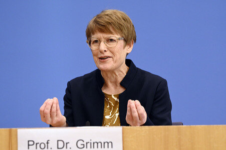 Bundespressekonferenz 'Vorstellung des Jahresgutachtens 2025/26' in Berlin