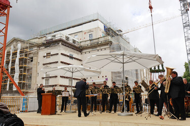 Deutsche Staatsoper Richtfest in Berlin