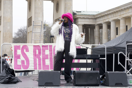 Kundgebung 'Es reicht! Sexualisierte Gewalt stoppen' in Berlin