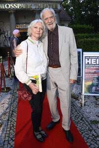 Theaterpremiere 'Der eingebildet Kranke' und 90. Geburtstag von Dieter Hallervorden in Berlin