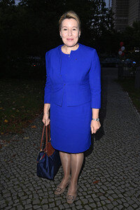 Theaterpremiere 'Der eingebildet Kranke' und 90. Geburtstag von Dieter Hallervorden in Berlin