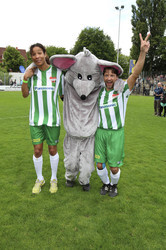 Charity-Fußballspiel 'Kicken mit Herz' in Hamburg
