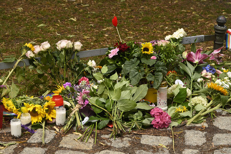 Trauer nach dem Anschlag auf die Feiern des 48. Berliner Christopher Street Day in Berlin