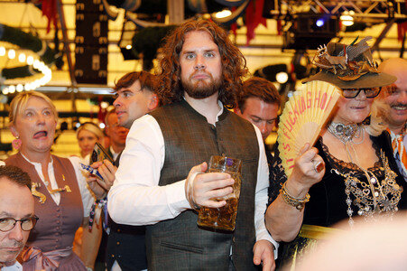 Wiesn Anstich im Schottenhamel Festzelt auf dem Oktoberfest 2025 in München