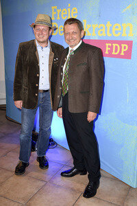 Liberaler Bieranstich der FDP in Grasbrunn
