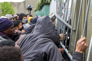 Französische Polizei räumt Flüchtlingslager bei Calais