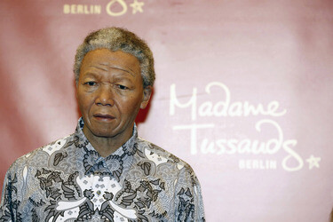Enhüllung der Wachsfigur von Nelson Mandela,  Berlin