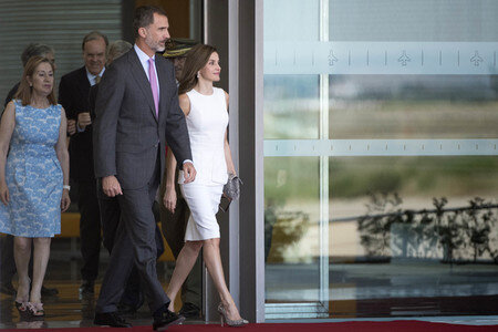 Königin Letizia und König Felipe beim Abflug am Flughafen Madrid-Barajas