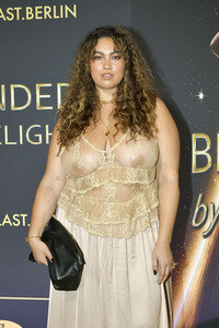 Weltpremiere der 'Blinded by Delight' Grand Show 2025 in Berlin