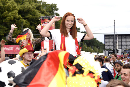 Fans beim UEFA-Fußball-Europameisterschaft 2016 Spiel Deutschland gegen Polen in Berlin