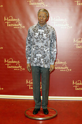 Enhüllung der Wachsfigur von Nelson Mandela,  Berlin