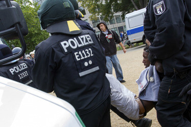 Flüchtlinge protestieren am Kreuzberger Oranienplatz, Berlin
