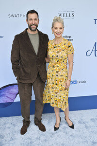 Rape Treatment Center and Stuart House Brunch mit dem Cast von 'The Pitt' in Los Angeles