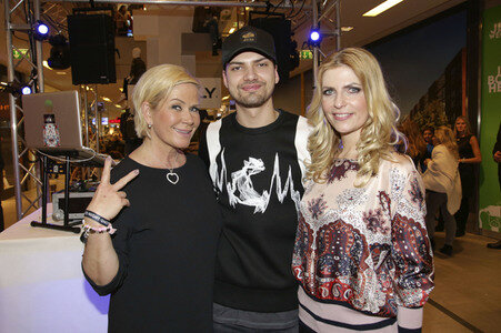 Late Night Shopping Party in Hamburg