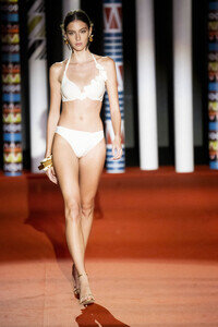 Dolores Cortés Fashion Show auf der Merceds-Benz Fashion Week M