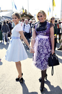 Damen-Wiesn 2015 von Unternehmerin Regine Sixt auf dem Oktoberfest in München