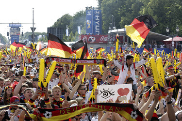 WM-Fanmeile vor dem Spiel Deutschland gegen Portugal, Berlin