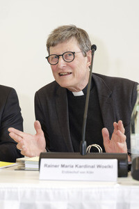 Fototermin zum Auftakt der Frühjahrsvollversammlung in Würzburg