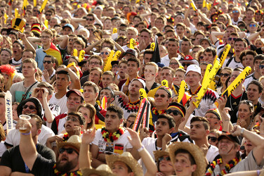 WM-Fanmeile beim Spiel Deutschland gegen Portugal, Berlin