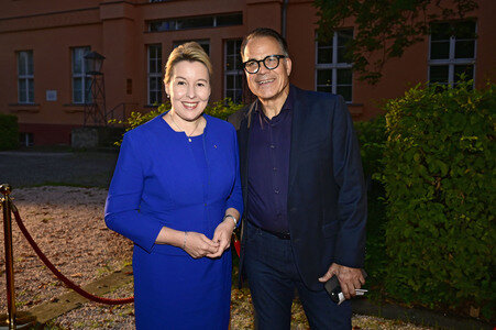 Theaterpremiere 'Der eingebildet Kranke' und 90. Geburtstag von Dieter Hallervorden in Berlin