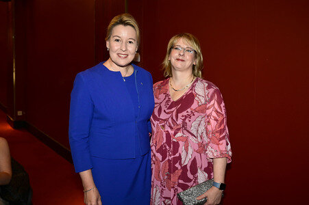 Theaterpremiere 'Der eingebildet Kranke' und 90. Geburtstag von Dieter Hallervorden in Berlin