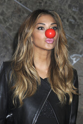 Nicole Scherzinger beleuchtet das Empire State Building in New York