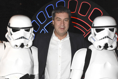 Markus Söder besucht 'Star Wars Identities' in München