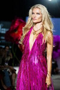 Lola Casademunt by Maite Fashion Show auf der Mercedes-Benz Fashion Week Madrid