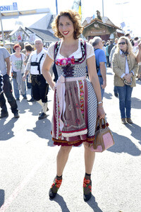 Damen-Wiesn 2015 von Unternehmerin Regine Sixt auf dem Oktoberfest in München