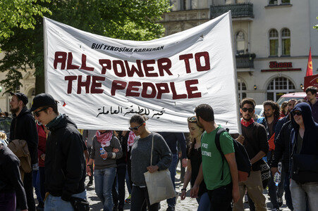 Demonstration der Gruppierung Jugendwiderstand in Berlin