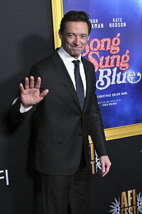 Closing Ceremony und Filmpremiere 'Song Sung Blue', AFI Fest 2025 in Los Angeles