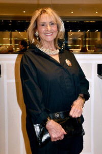 Theaterpremiere 'Wer schießt auf Frau Hummel?' in München