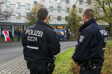 Demos an geplantem Flüchtlingsheim, Berlin