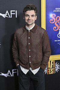 Closing Ceremony und Filmpremiere 'Song Sung Blue', AFI Fest 2025 in Los Angeles