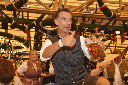 Wiesn Anstich im Schottenhamel Festzelt auf dem Oktoberfest 2025 in München