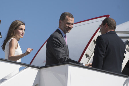 Königin Letizia und König Felipe beim Abflug am Flughafen Madrid-Barajas