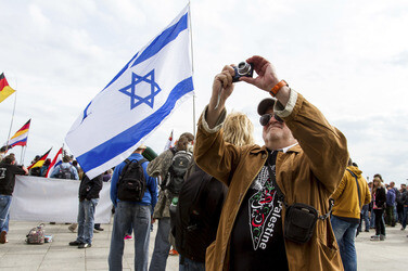 Demo gegen die Islamisierung und Amerikanisierung Europas in Berlin