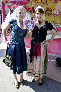 Damen-Wiesn 2015 von Unternehmerin Regine Sixt auf dem Oktoberfest in München