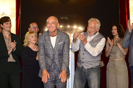 Theaterpremiere 'Der eingebildet Kranke' und 90. Geburtstag von Dieter Hallervorden in Berlin