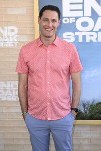 Filmpremiere 'The End of Oak Street' in Burbank
