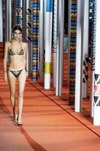 Dolores Cortés Fashion Show auf der Merceds-Benz Fashion Week M