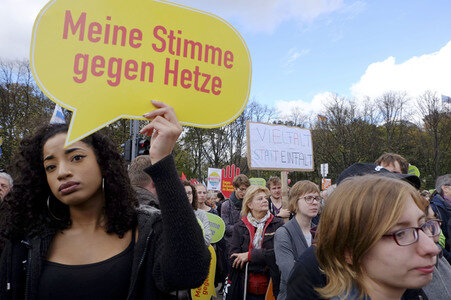 Demonstration 'Gegen Hass und Rassismus im Bundestag' in Berlin