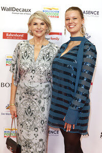 Goldene Bild der Frau 2025 in Hamburg