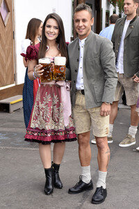 FC Bayern München Wiesnbesuch in Käfers Wiesn-Schänke auf dem Oktoberfest 2018 in München