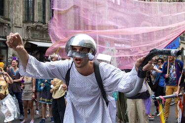 Demoparade gegen Fashion Terror und für Faire Mode und Trashion, Berlin