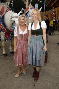 Regines Damenwiesn beim Oktoberfest 2025 in München