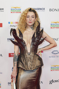 Goldene Bild der Frau 2025 in Hamburg