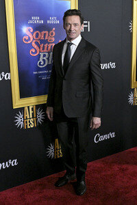 Closing Ceremony und Filmpremiere 'Song Sung Blue', AFI Fest 2025 in Los Angeles