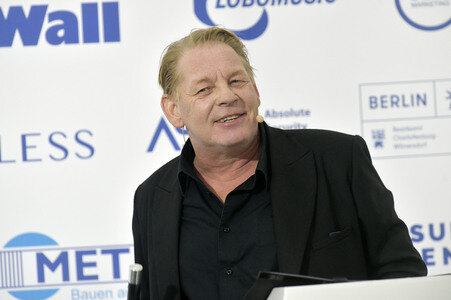 Offizielle Einweihung des Harald-Juhnke-Platzes in Berlin