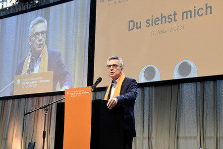 De Maizière und al-Tayyeb auf dem 36. Deutschen Evangelischen Kirchentag in Berlin